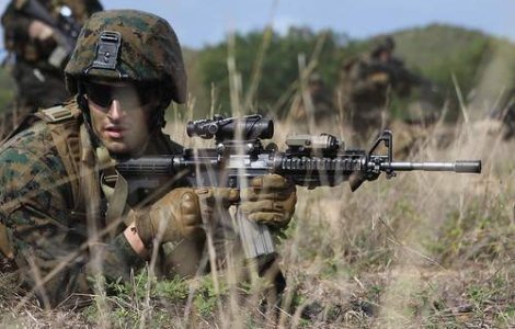 Militarii americani mananca scorpioni si beau sange de cobra