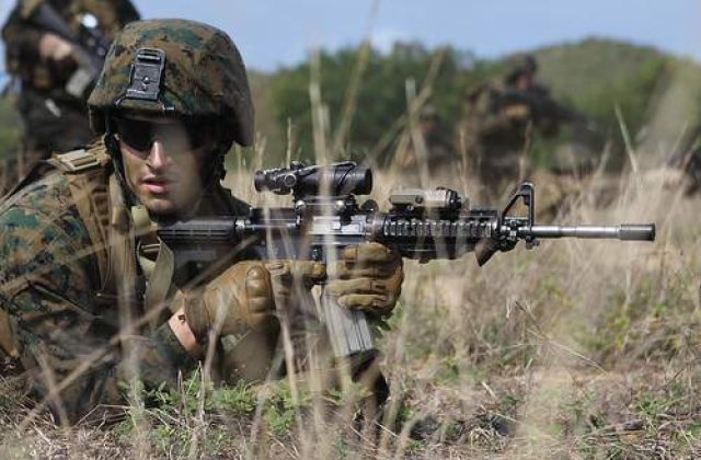 Militarii americani mananca scorpioni si beau sange de cobra