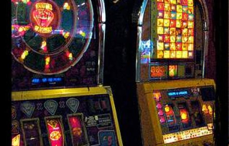 A jefuit o sala de jocuri...cu o cana de cafea