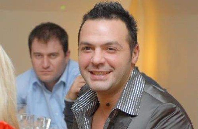 Cornel Pasat se dezbraca pentru Paris Hilton