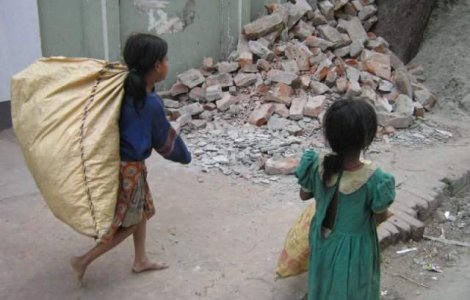 Belgia este disperata: Mafia romaneasca "inchiriaza" mii de copii pentru cersit