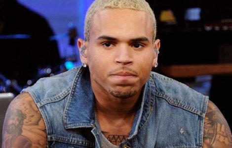 Chris Brown a avut convulsii cerebrale din cauza stresului si oboselii