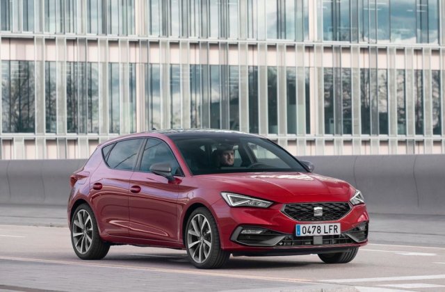 Noul Seat Leon a primit o motorizare de 2.0 litri, pe benzină, care dezvoltă 190 CP