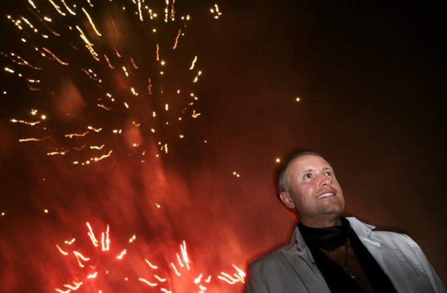 Botezatu isi face parfum