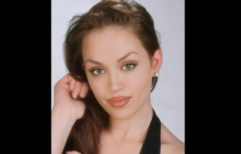  Video  Americanca Tifanny Claus, sosia Angelinei Jolie