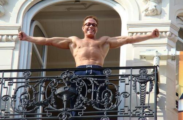 [VIDEO] Van Damme revine in ring