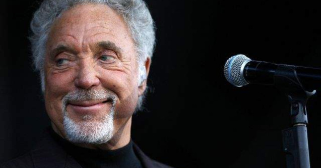 Tom Jones revine in Romania