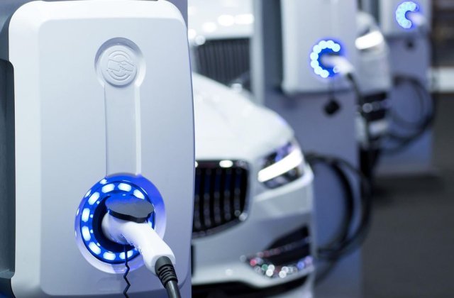 STUDIU: 19% dintre proprietarii de mașini electrificate s-au întors la un vehicul cu motor termic