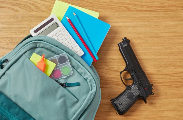 O fată de 12 ani a deschis focul într-o școală din SUA. Trei persoane au fost rănite