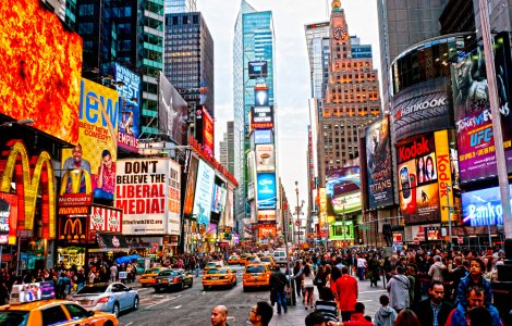 Trei persoane au fost rănite după un schimb de focuri de armă în New York