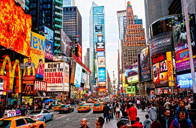 Trei persoane au fost rănite după un schimb de focuri de armă &icirc;n New York