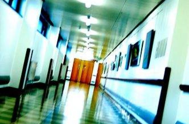 Spitalele private britanice cauta medici romani pentru un salariu de 2.000 de lire pe saptamana