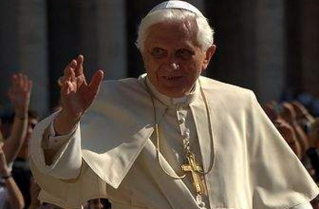Papa Benedict al XVI-lea, invitat in Romania