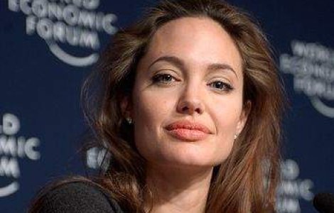  Video  Angelina Jolie: Nu intentionez sa adopt un copil din Haiti