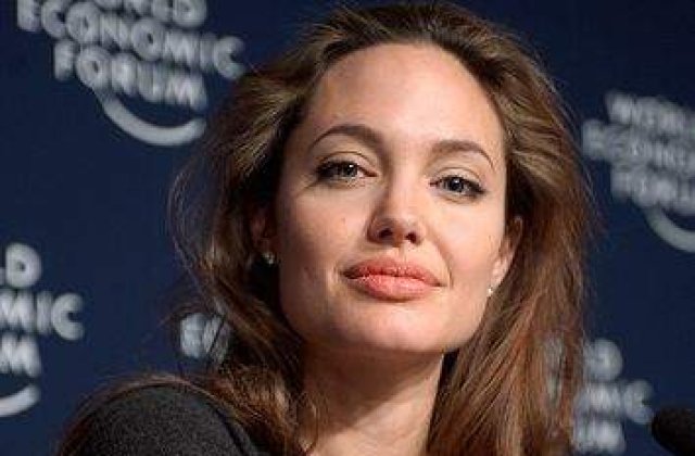 [VIDEO] Angelina Jolie: Nu intentionez sa adopt un copil din Haiti