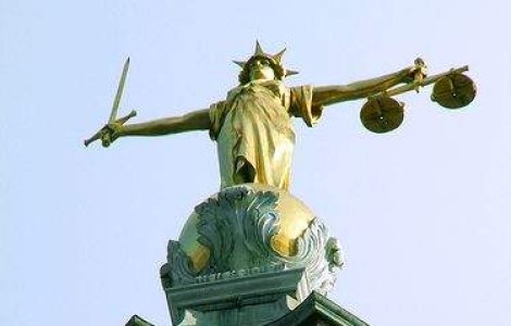 Un britanic si-a pierdut increderea in justitia din tara sa, din cauza unui roman