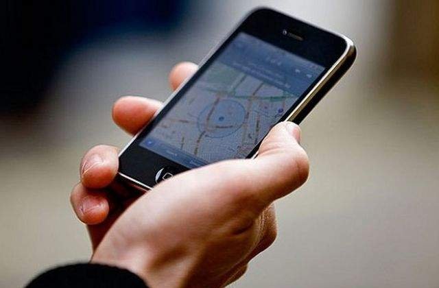 Vanzarile de smartphone-uri le-au depasit pe cele de telefoane simple