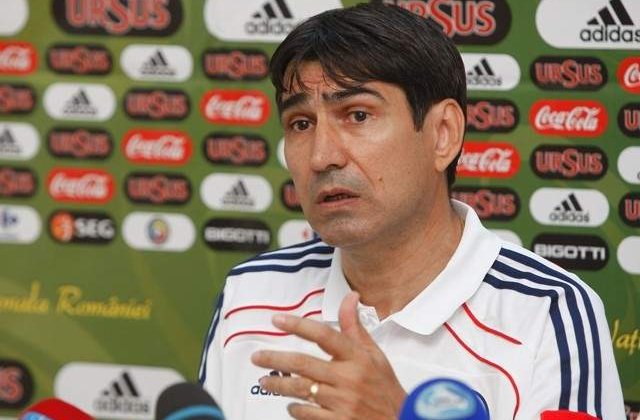 Piturca: Meciul cu Slovacia, un test util inaintea dublei cu Ungaria si Turcia