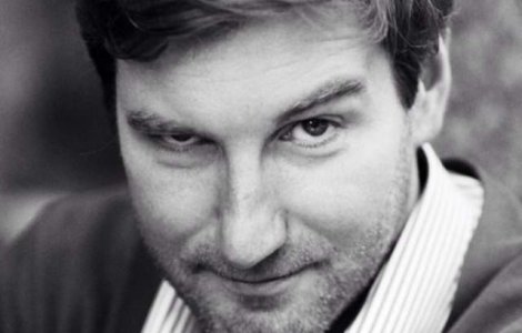 Un prezentator TV rus, concediat dupa ce a marturisit ca este gay