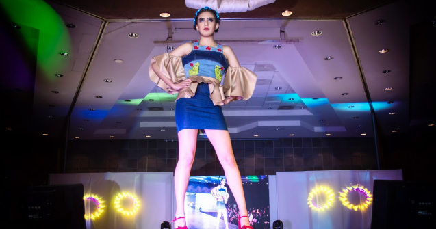 Defilările de modă de la Paris se reiau după o pauză din cauza restricțiilor