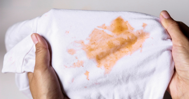  Top  3 metode prin care poți scăpa rapid de petele de grăsime de pe haine