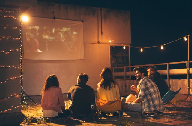 Serialul &bdquo;Friends&rdquo; revine după 17 ani cu un episod special și invitați-vedetă