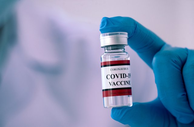 Centre de vaccinare drive-thru deschise &icirc;n Piatra-Neamț și Roman