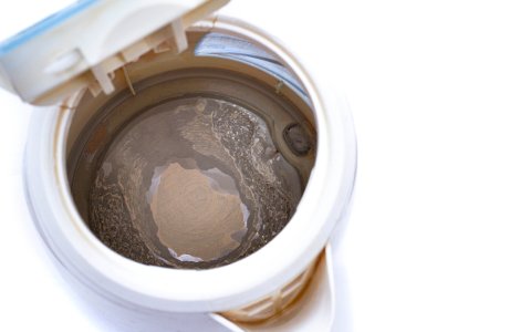  Top  Scapă de calcarul de pe oale: 3 metode prin care poți curăța depunerile de calcar