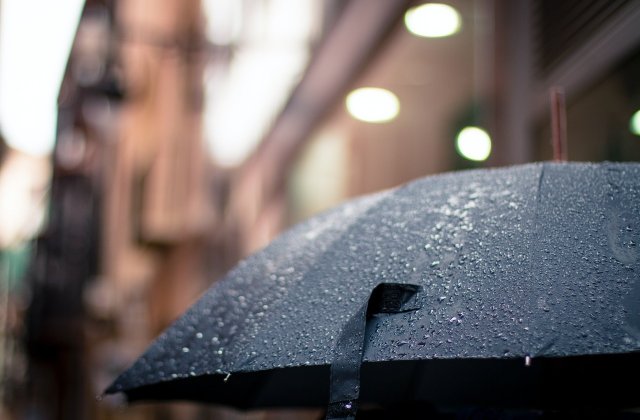 Prognoză meteo - 17 mai: Ploile continuă &icirc;n cele mai multe orașe ale țării