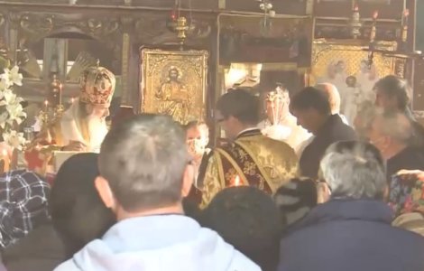 Mii de oameni s-au înghesuit la Vaslui, la o slujbă oficiată de ÎPS Teodosie