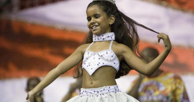  Video  Regina Carnavalului de la Rio, la doar sapte ani