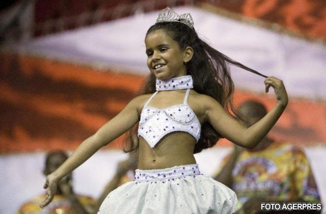 [VIDEO] Regina Carnavalului de la Rio, la doar sapte ani