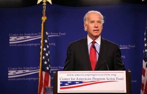 Biden il acuza pe Cheney ca rescrie istoria cand il critica pe Obama