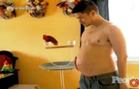 Primul gravid din lume asteapta cel de-al treilea copil