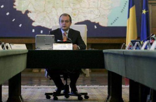 Boc: Am verificat pe Google ce salariu are guvernatorul BNR si e "decent"