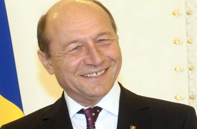 Traian Basescu petrece cu marinarii la vila de protocol de la Neptun
