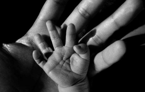 Vaslui: O femeie si-a incendiat bebelusul si l-a aruncat la WC