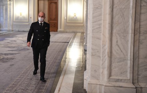 Rareș Bogdan, încolțit de jandarmi.I-a telefonat amicului, ministrul Lucian Bode