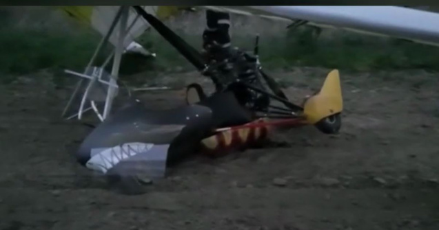 Pilotul unui deltaplan a fost rănit grav după ce a aterizat forțat pe un câmp