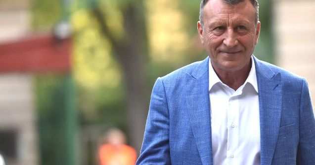 Paul Stănescu: „Klaus Iohannis suferă de miopie politică gravă!”
