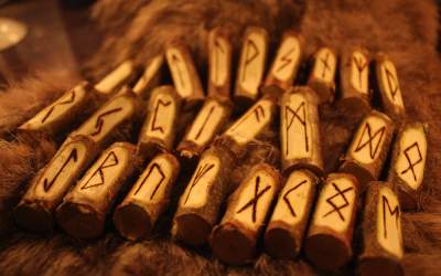 Horoscop: Runele, mesaj...