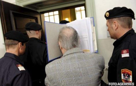 Fritzl ii scrie des fiicei sale pe care a violat-o, cerandu-i bani