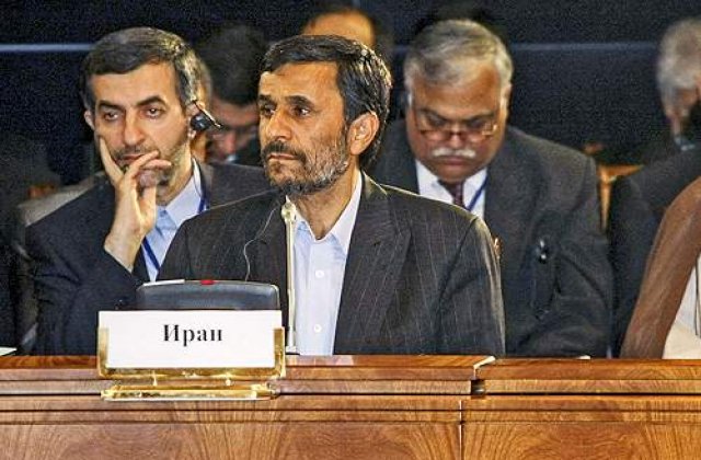 Ahmadinejad avertizeaza: Israelul va declansa un razboi in curand