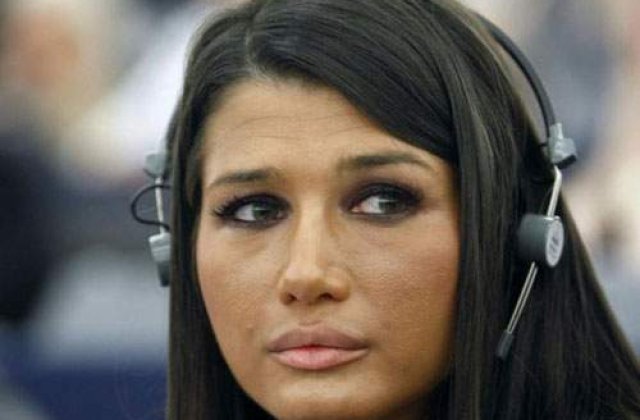 Elena Basescu: Ministrul Educatiei, rupt de realitate