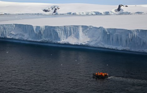 Cel mai mare aisberg din lume s-a format în largul Antarcticii