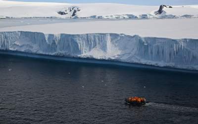 Cel mai mare aisberg din lume...