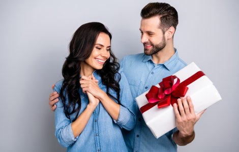  Top  Surprinde-ți jumătatea: 4 idei de cadouri clasice pentru aniversarea relației