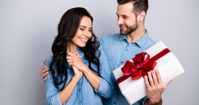  Top  Surprinde-ți jumătatea: 4 idei de cadouri clasice pentru aniversarea relației