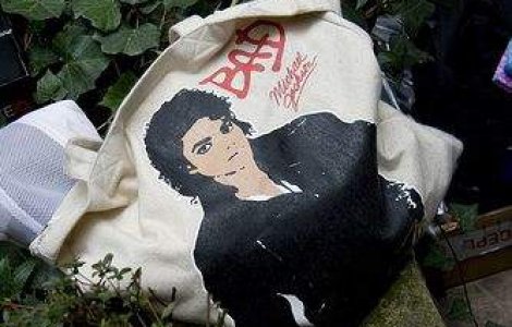 Imaginea lui Michael Jackson din videoclipul Bad va fi pictata intr-o statie de metrou din New York