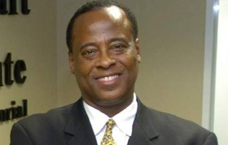 Medicul lui Michael Jackson si-a schimbat declaratia cu privire la moartea megastarului